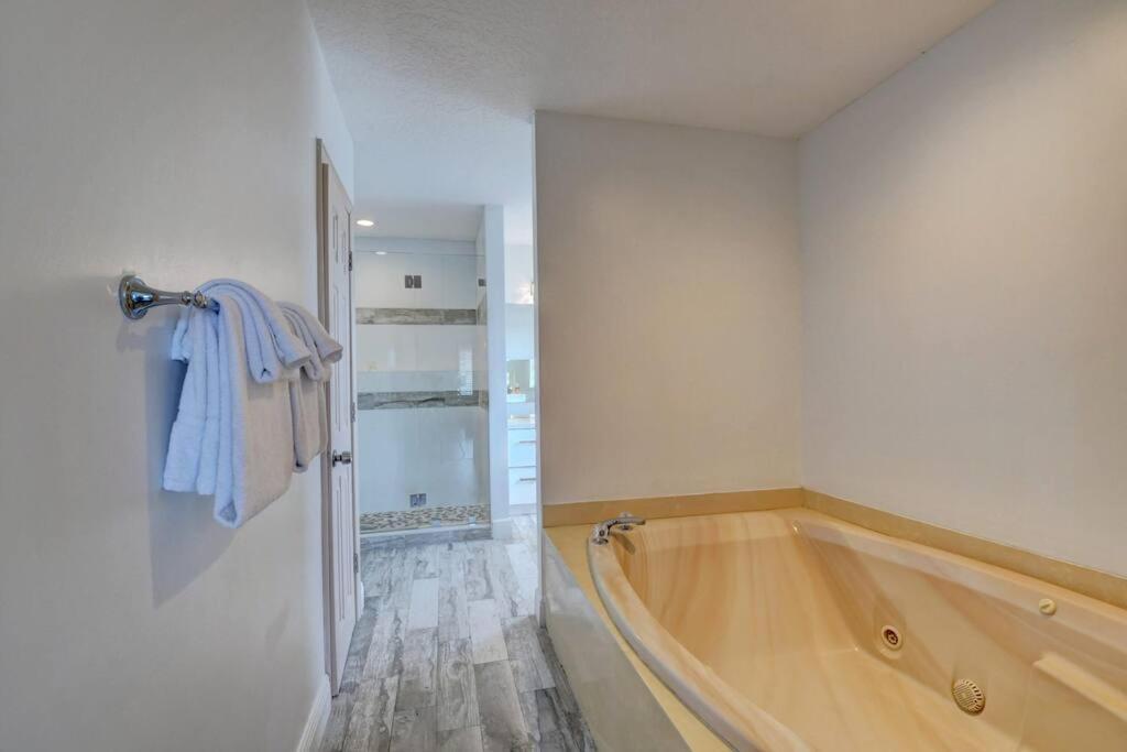 5 Bedroom Mansion With Pool And Non-Heated Jacuzzi Games In ボイントンビーチ エクステリア 写真