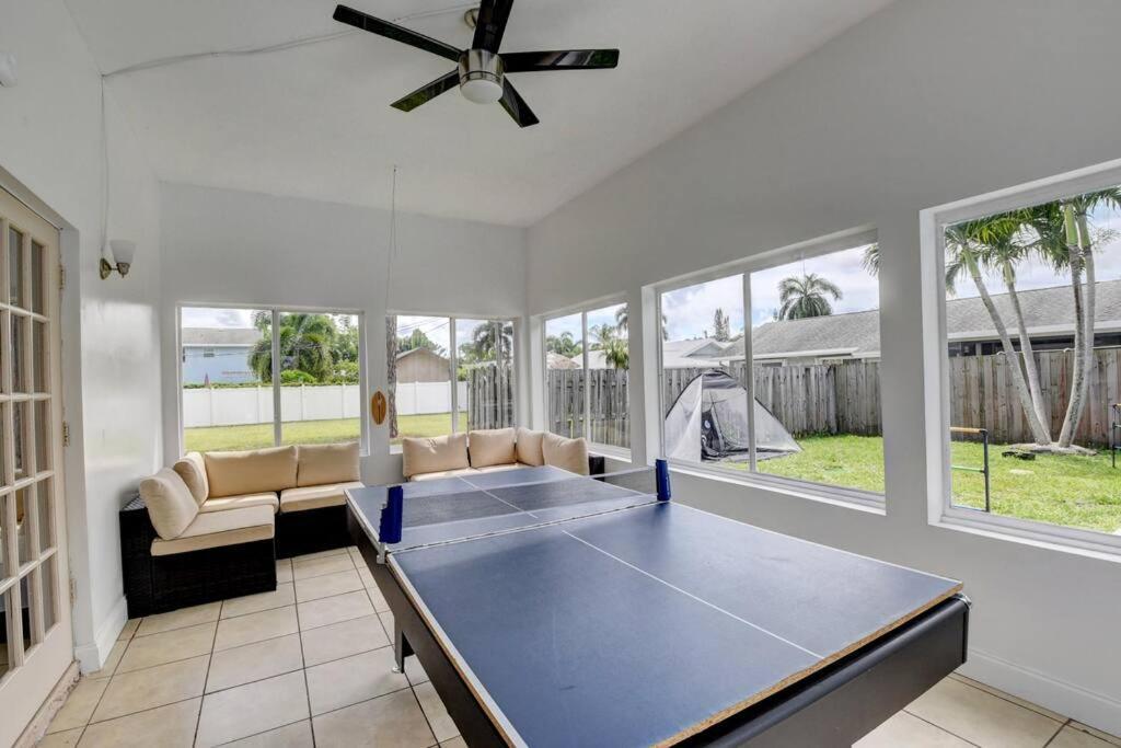5 Bedroom Mansion With Pool And Non-Heated Jacuzzi Games In ボイントンビーチ エクステリア 写真